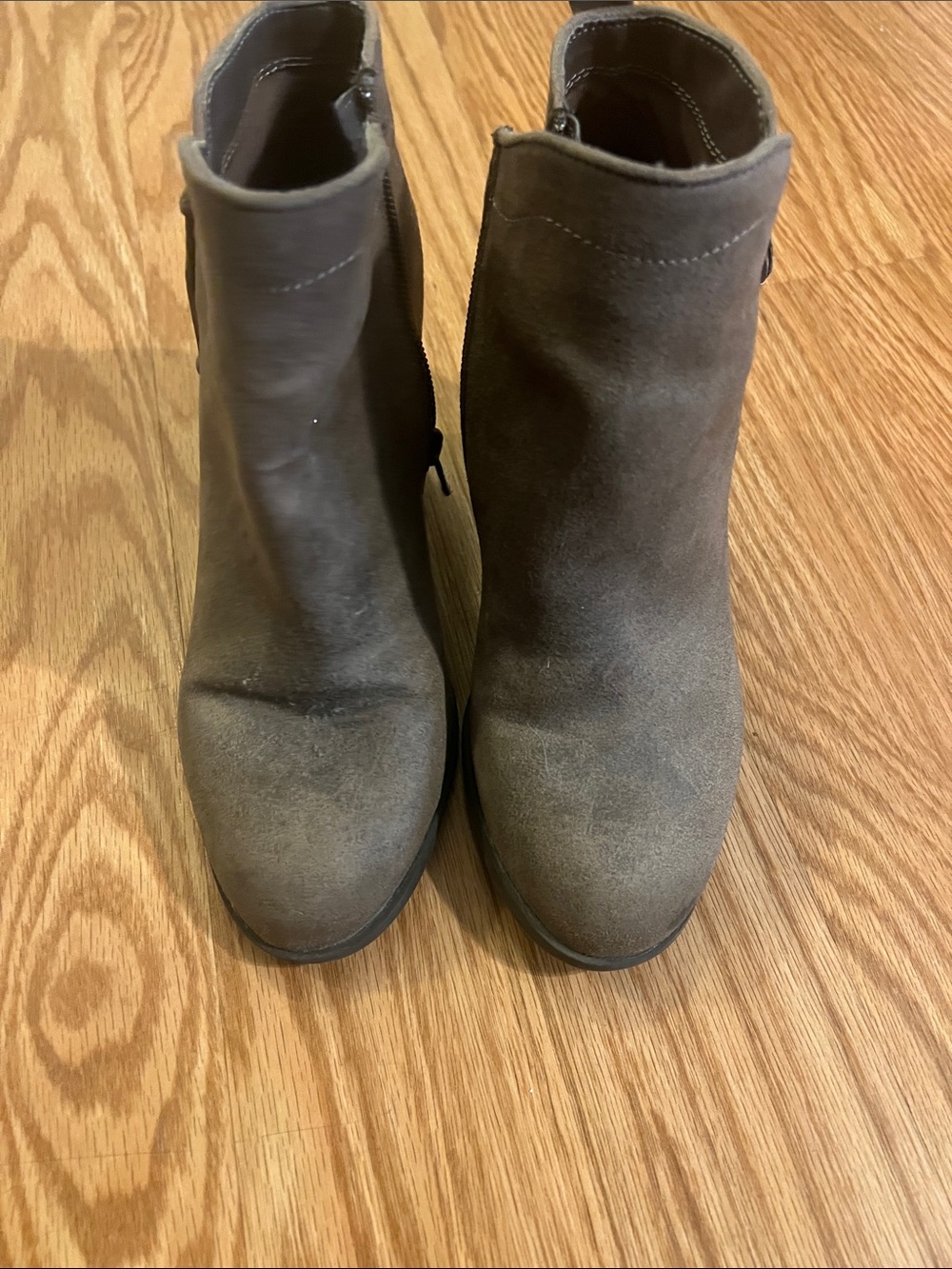 Report Women's Taupe Suede Ankle Booties with Side Zip Size 7.5